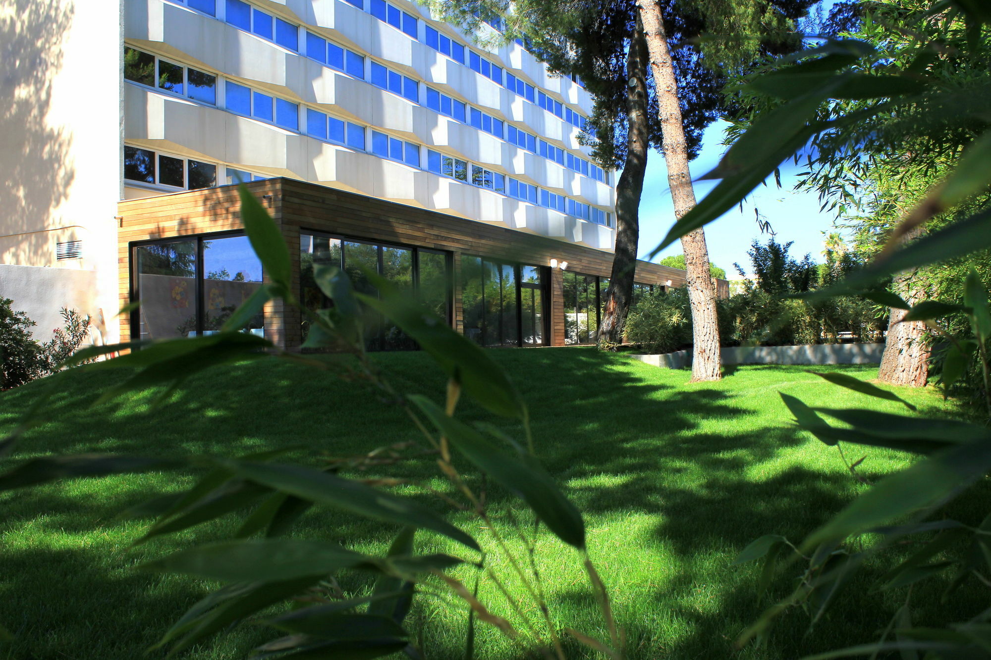 Hotel C Suites Chambres Spacieuses Nimes Exterior photo